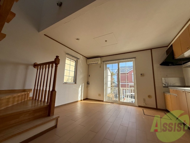 居室・リビング　リビングは１１．９帖です。日当たり良好でいいですね。