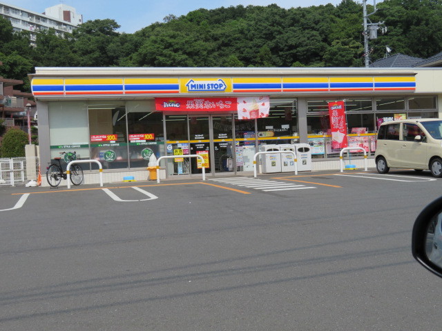 コンビニ　ミニストップ港北日吉本町店（コンビニ）まで534m