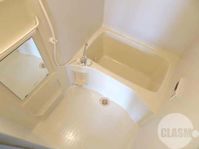 バス・シャワールーム　キレイにリフォームされています♪