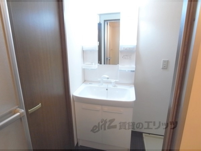 洗面設備　独立洗面台あります。