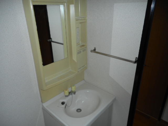 洗面設備　※写真は同物件の別部屋です