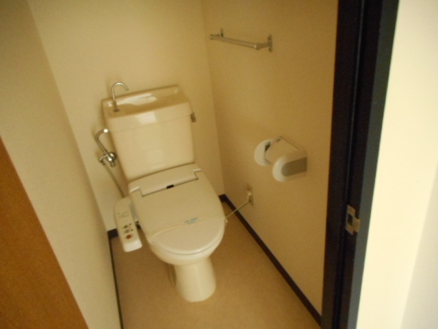 トイレ　※写真は同物件の別部屋です
