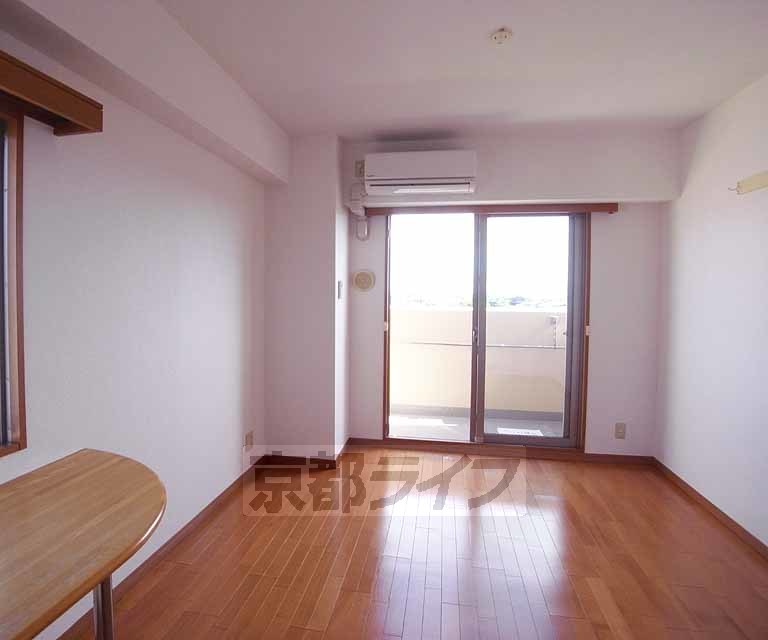 居室・リビング　スタイリッシュな明るいお部屋です。