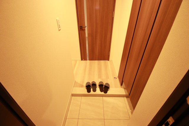玄関　※別号室の参考写真です※