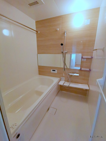 バス・シャワールーム　追炊きと乾燥機付きの一坪風呂