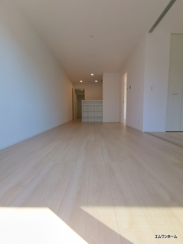 居室・リビング　南向きで明るいリビング