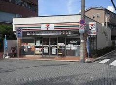 コンビニ　セブンイレブン足立日ノ出町店（コンビニ）まで438m