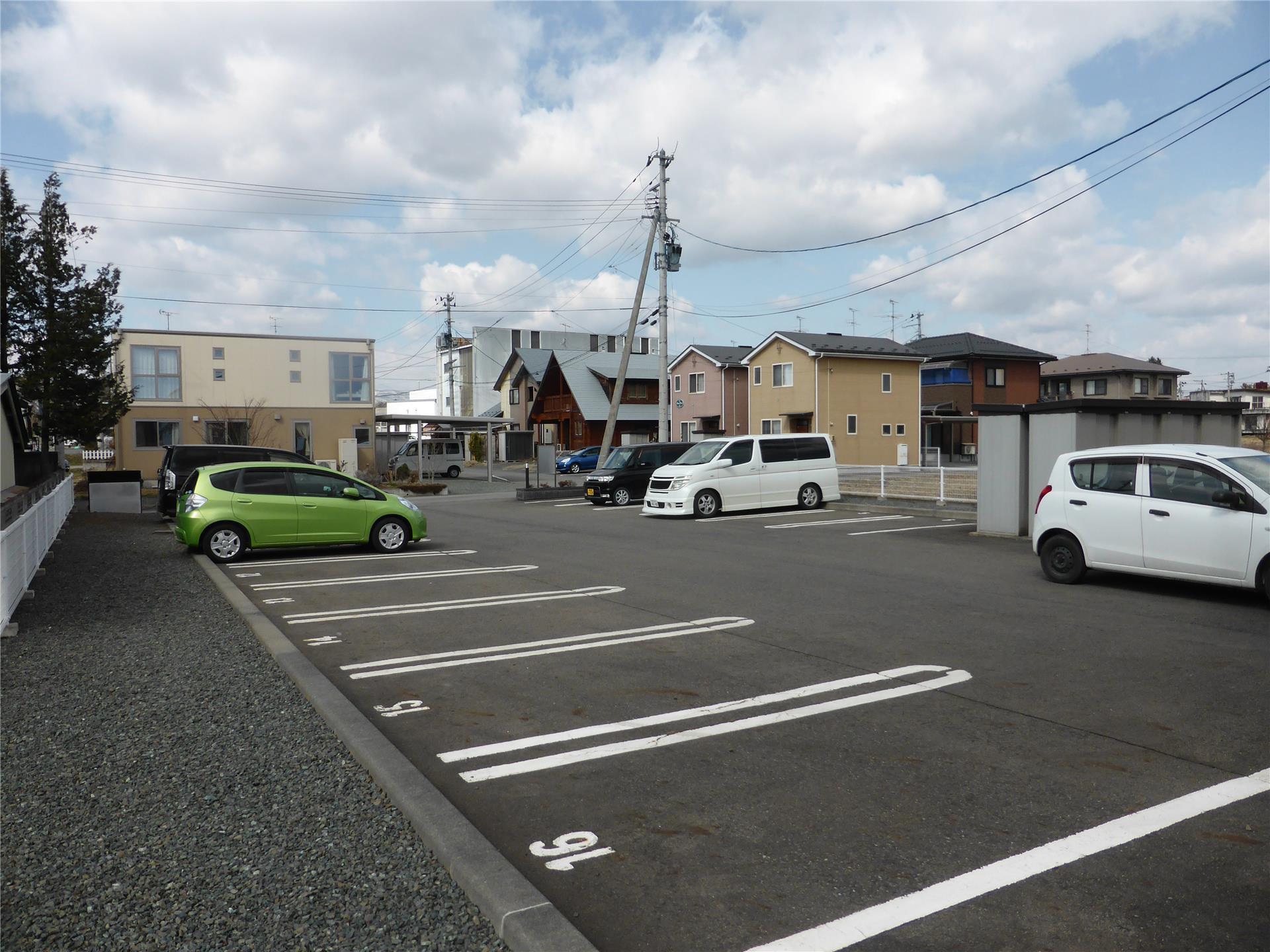 エントランス　駐車場