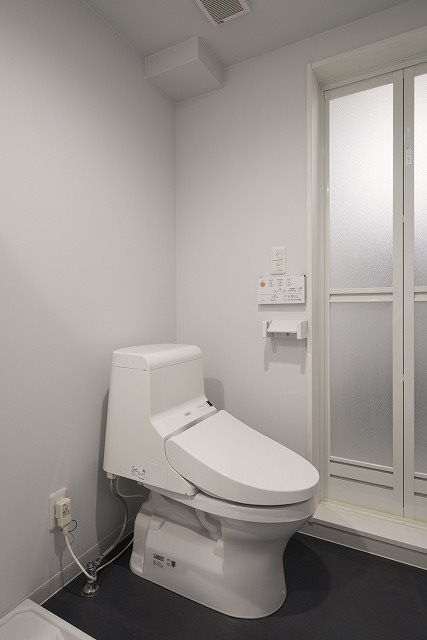 トイレ　温水洗浄暖房便座付トイレ
