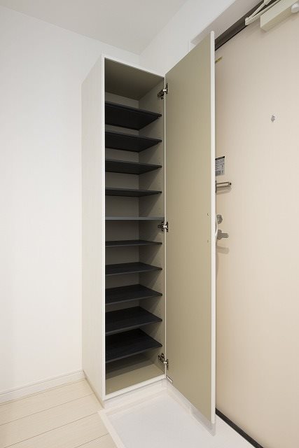 玄関　玄関　シューズボックス付（収納充実してます）