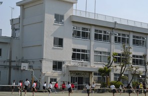 中学校　小岩第三中学校（中学校）まで1078m
