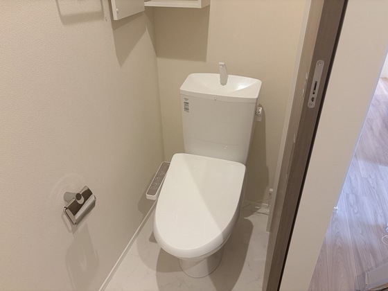 トイレ　※１０１号室の写真を使用しております。