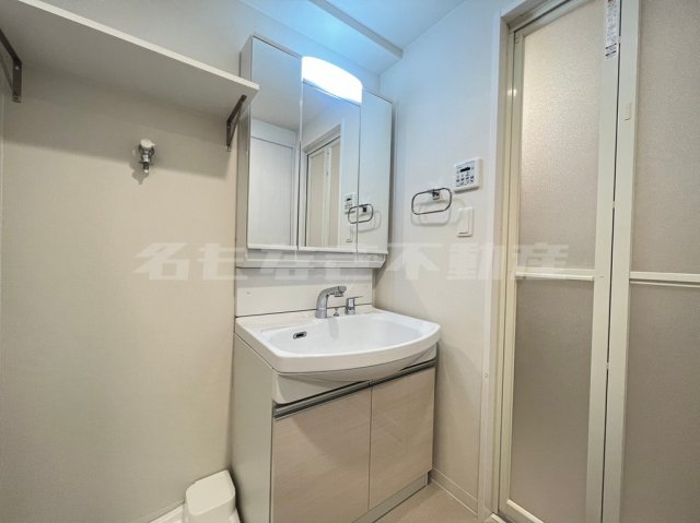 洗面設備　脱衣スペースもあります