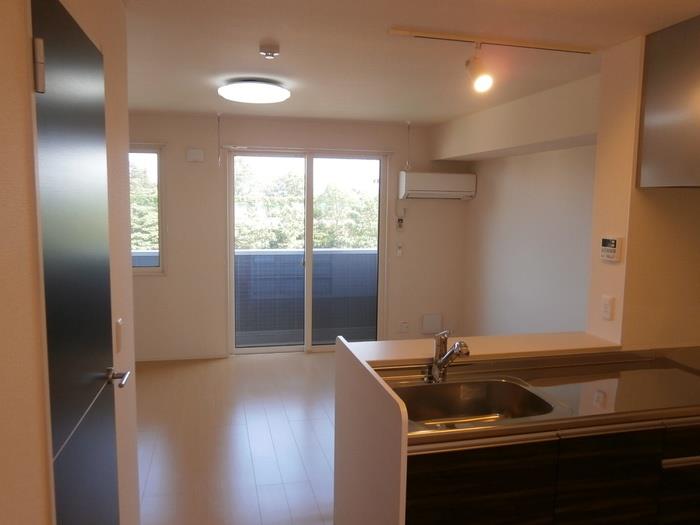 居室・リビング　同タイプの別部屋の写真です