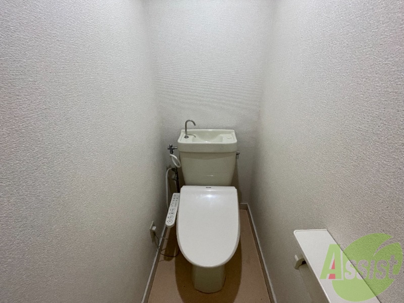 トイレ　トイレはシンプルで清潔感がありますね～！