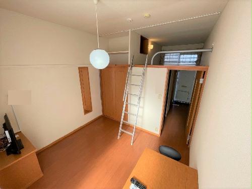 収納　折りたたみ式テーブル付き