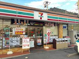 コンビニ　セブンイレブン広島楠那町店（コンビニ）まで784m