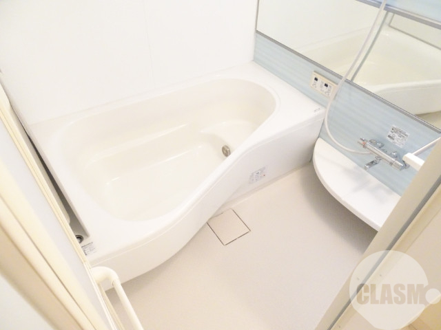 バス・シャワールーム　浴室乾燥機＆追焚機能付き広々バスルーム♪