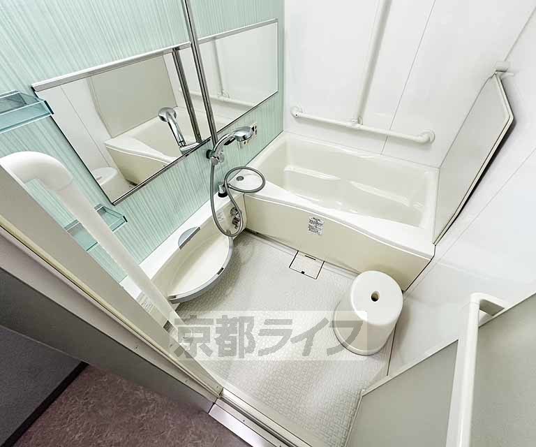 駐車場　駐車場に続く道