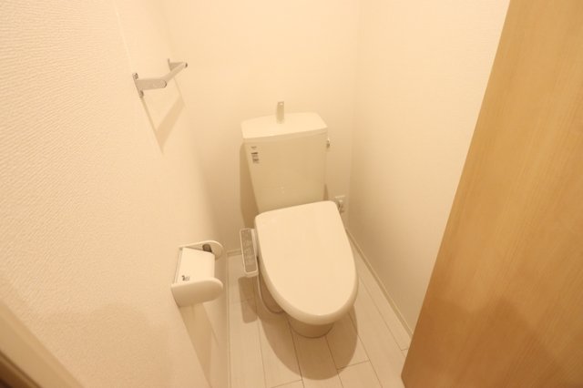 トイレ　温水洗浄暖房便座