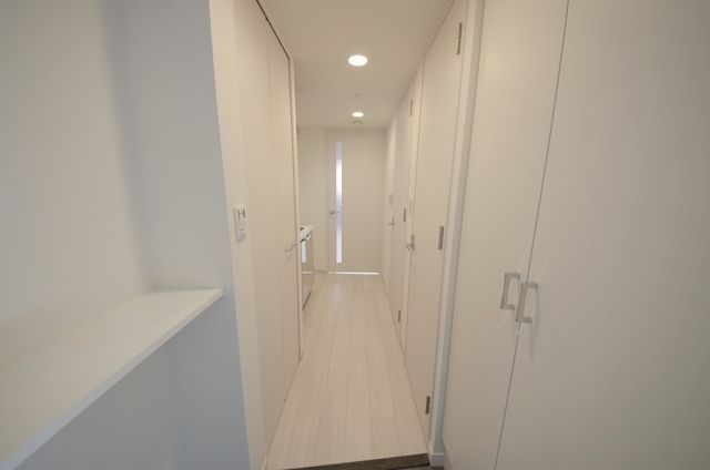 玄関　1.2.4.6.8Fのお部屋