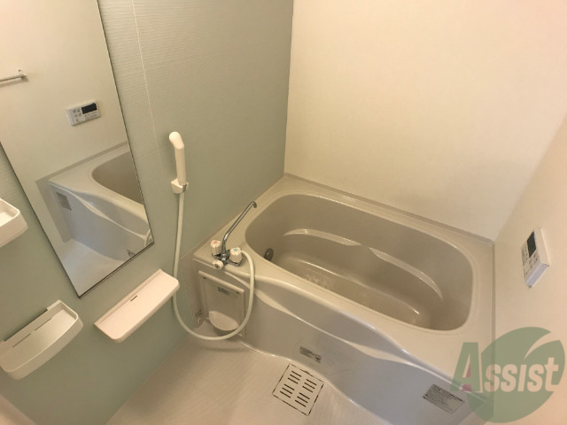 バス・シャワールーム　バスルームはこちらです。広々としてゆったり休めます。