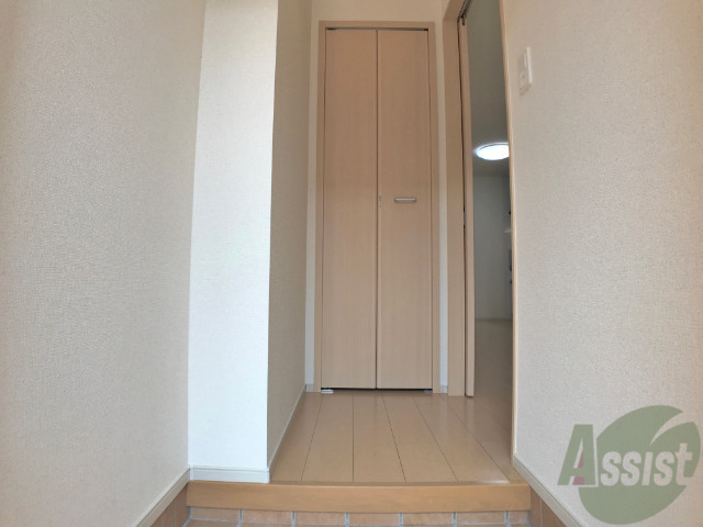 玄関　玄関からの様子を撮影してみました。動線になります。