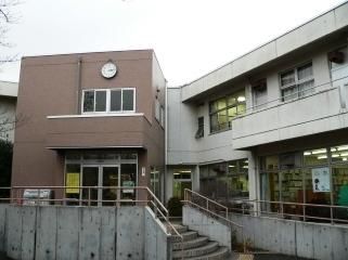 図書館　稲城市立図書館（図書館）まで1000m