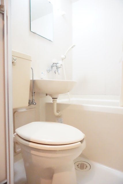 バス・シャワールーム　丸洗い可能！お掃除ラクラクの洗面台付き３点ユニットです☆