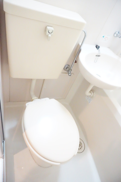 トイレ　清潔感ある洋式トイレです☆丸洗い可能でお掃除も楽々！！