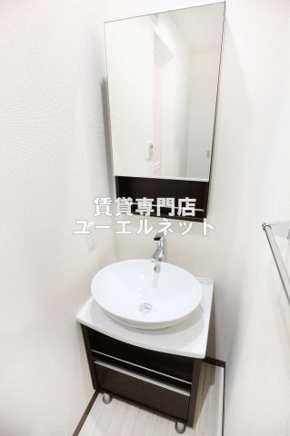 洗面設備　清潔感ある独立洗面台で毎日気持ちよく♪