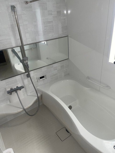 バス・シャワールーム　広々としたバスルーム