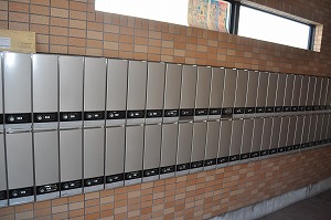 ロビー　メールボックスです