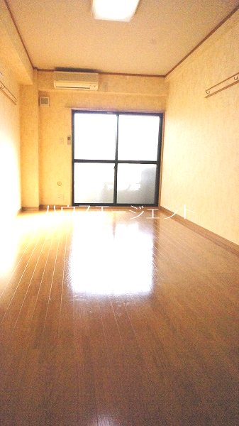 居室・リビング　8帖の洋室です。※参考画像