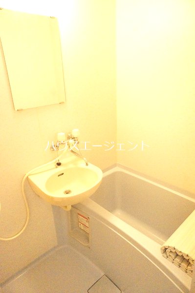 バス・シャワールーム　バス・トイレ別です※参考画像