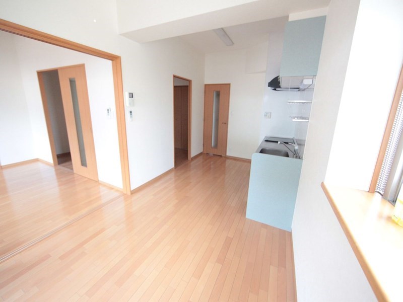 居室・リビング　ＬＤＫ10.3帖　洋室7帖　つなげても仕切っても使えます