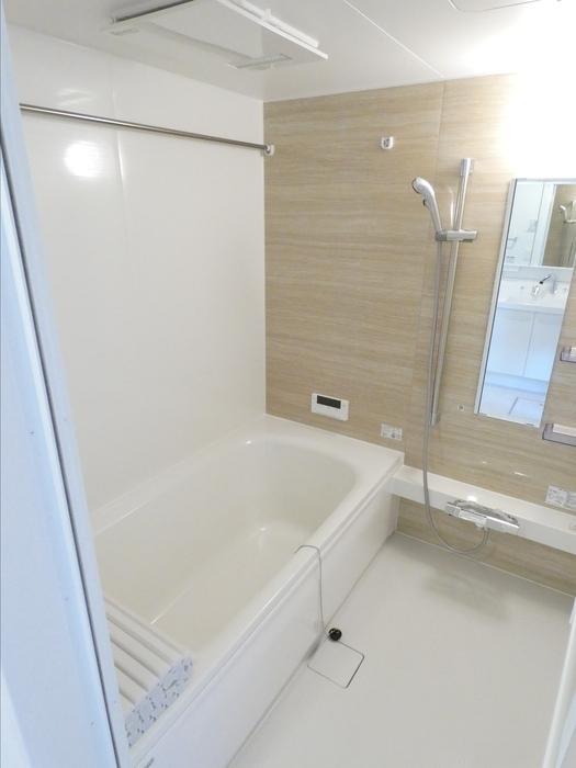 バス・シャワールーム　追い炊き給湯・浴室乾燥機付き一坪風呂