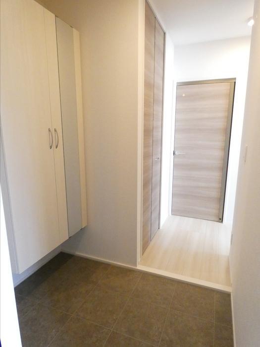 玄関　玄関　シューズボックス完備