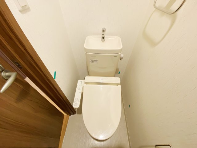 トイレ　別号室の参考写真です。