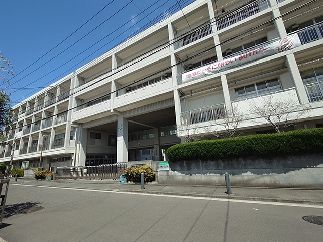 中学校　横浜市立神奈川中学校（中学校）まで1078m