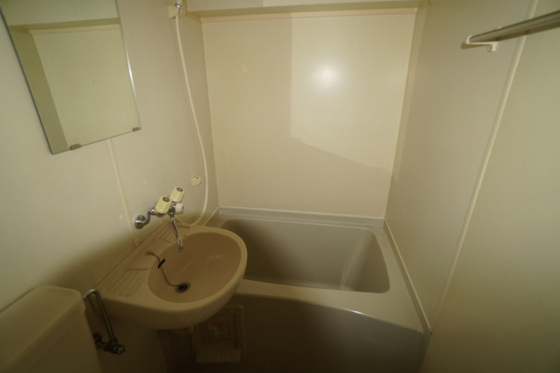 洗面設備　※別号室の写真です。