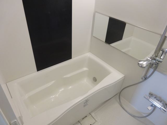 バス・シャワールーム　追い炊き機能付きのお風呂