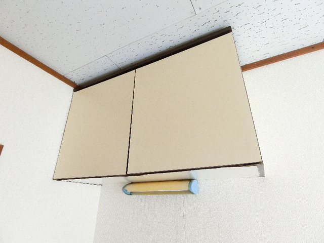 キッチン　吊戸棚