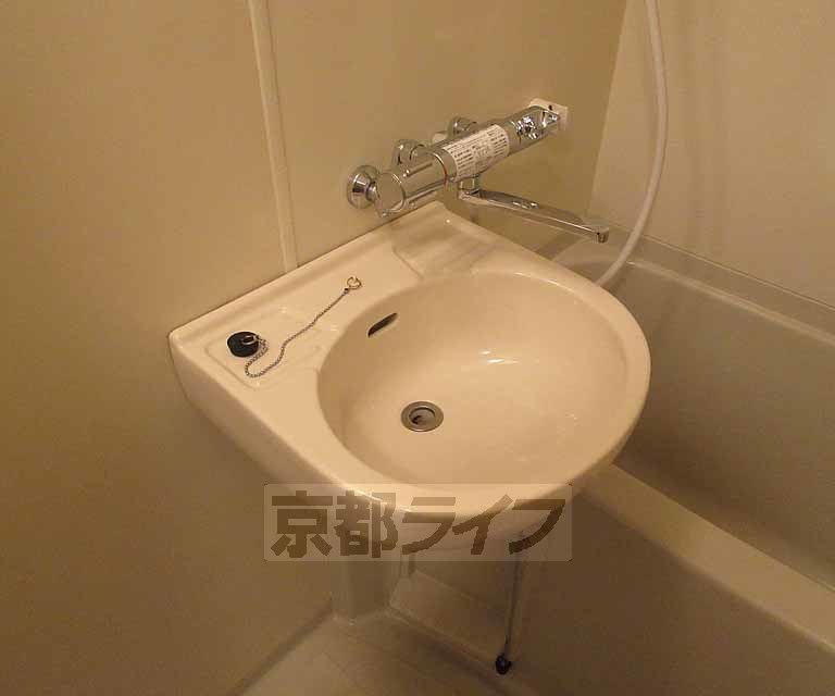 洗面設備　便利な洗面台です