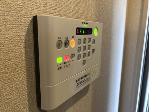 セキュリティ　同物件別部屋の写真になります。間取り反転の可能性あり。