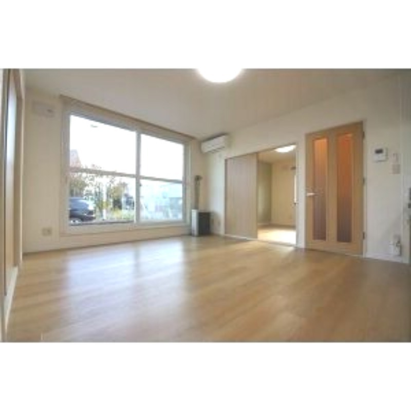 居室・リビング　明るく広々リビングスペース♪