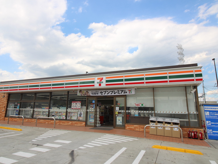 コンビニ　セブンイレブン（コンビニ）まで40m