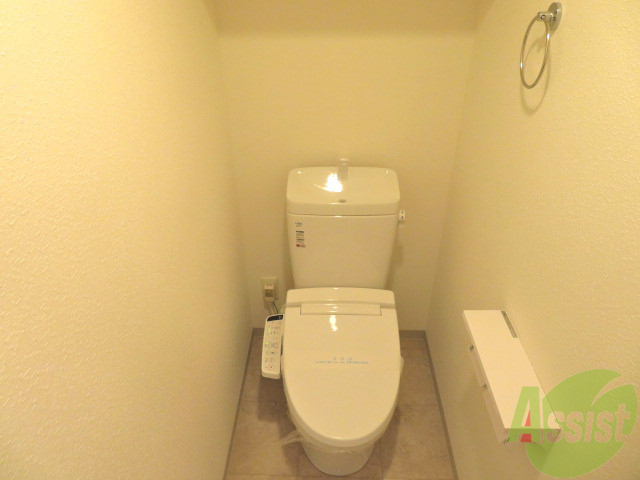 トイレ　人気の温水洗浄便座つきのトイレです。快適に生活できますよ。