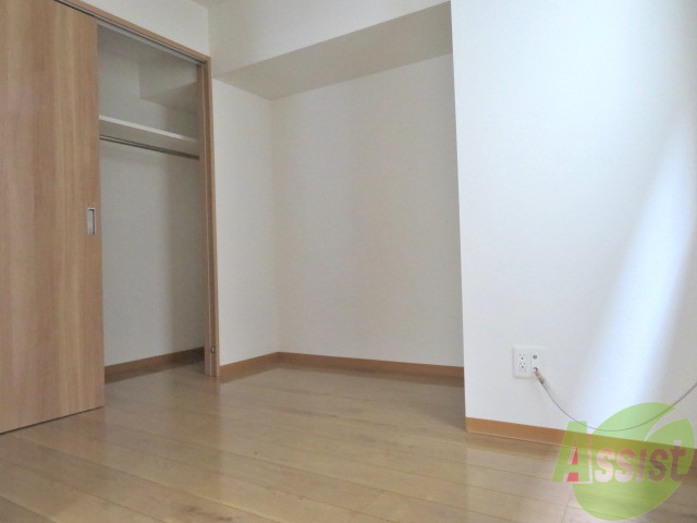 その他部屋・スペース　４帖の洋室はこんな感じです。清潔感がありますね。