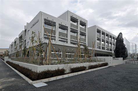 中学校　世田谷区立世田谷中学校（中学校）まで369m